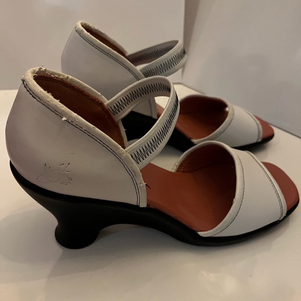John Fluevog Mae White with black stitch PROJECT SHOE 9.5w - Picture 10 of 11